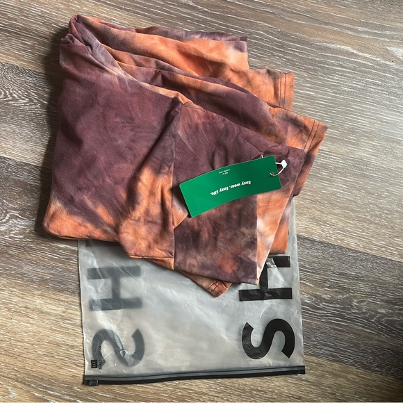 SHEIN NWT flare yoga pants - Picture 4 of 4